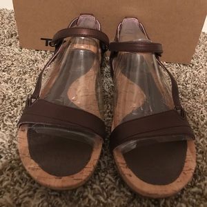 7.5 W Capri Universal Teva chocolate sandal