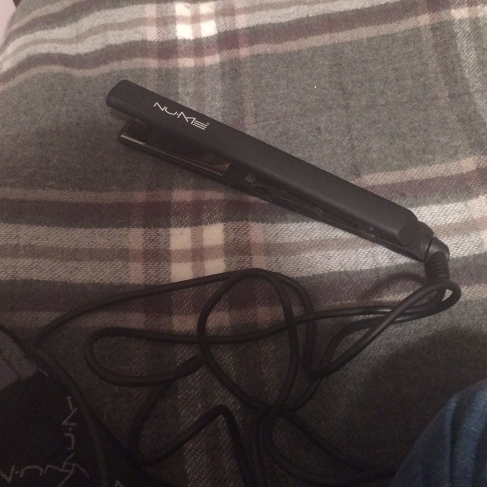 SALE new nume straightener plus free dust bag