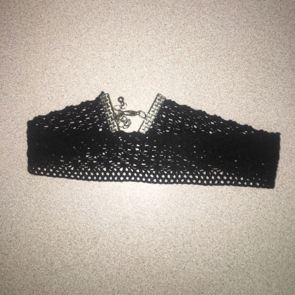 Thick black choker
