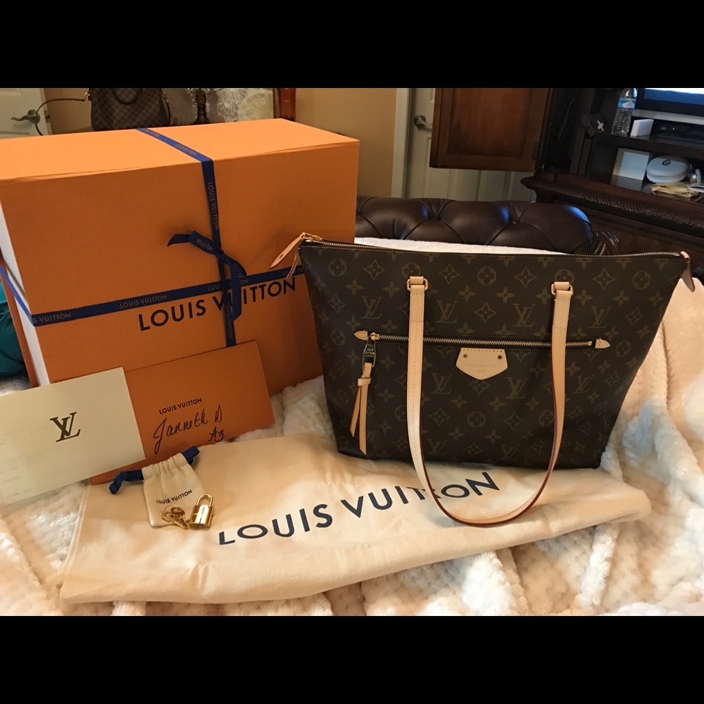 ❗SOLD On FB❗Authentic Louis Vuitton Iena MM