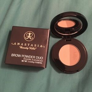 Anastasia Beverly Hills brow powder in "taupe"