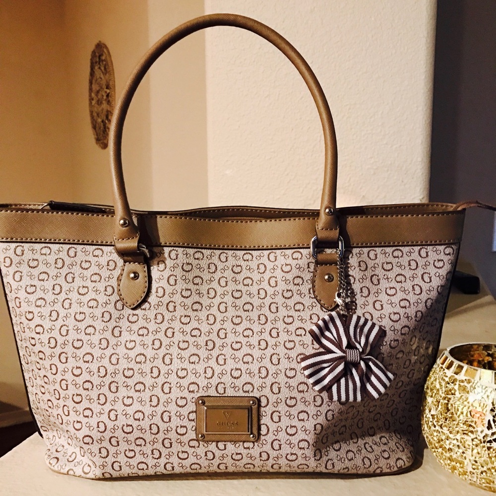 Gorgeous GUESS bag 😻