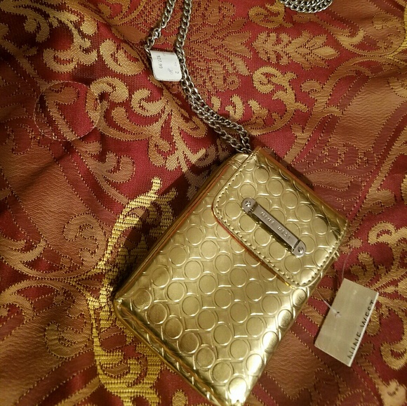 Small wristlet. - Picture 2 of 5