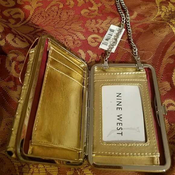 Small wristlet. - Picture 3 of 5