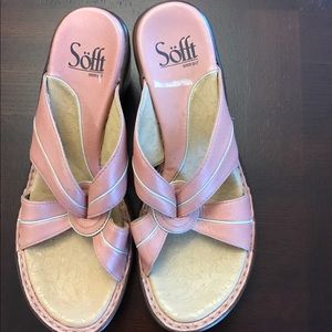 NWOT Sofft pale pink leather shoes. Size 6.