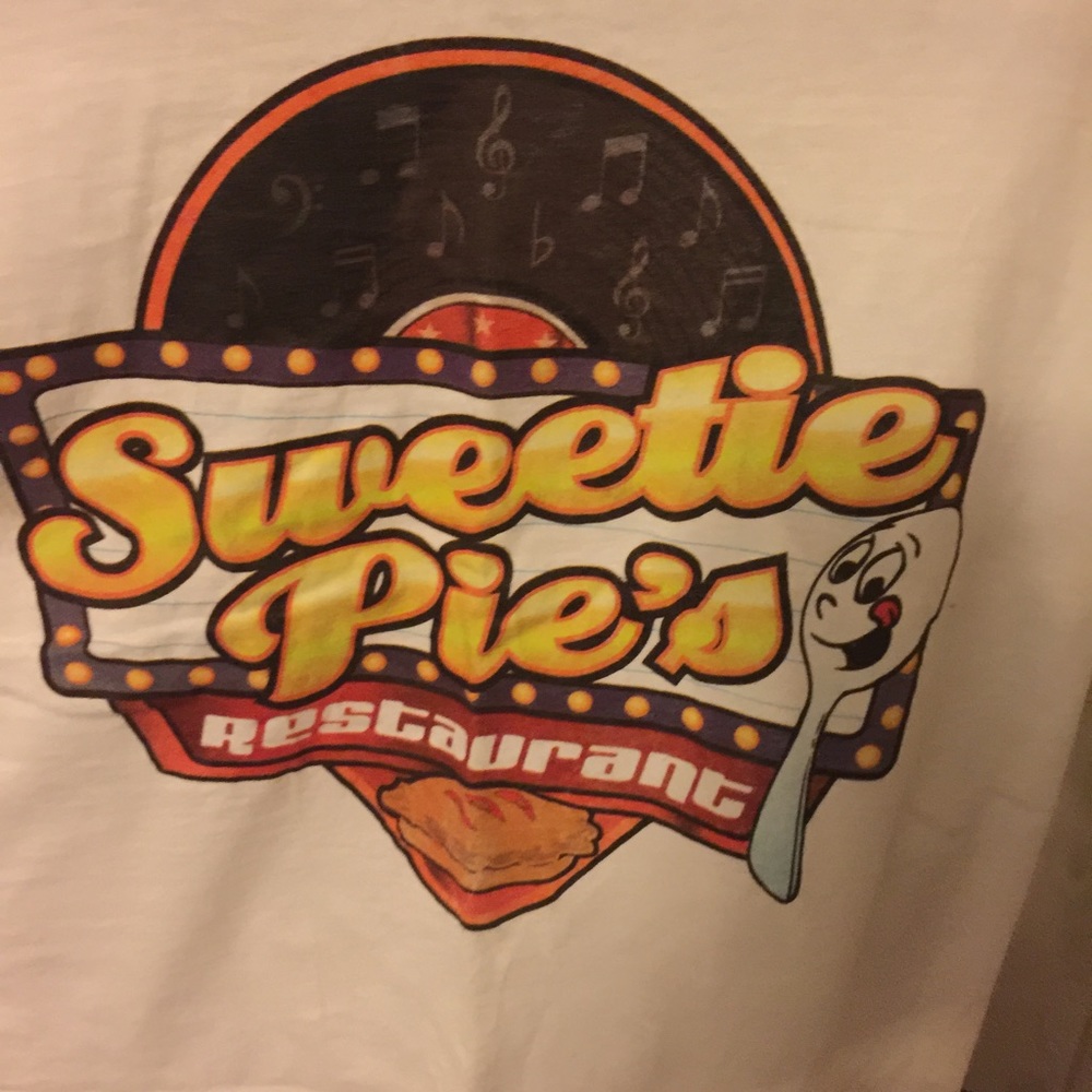 Sweetie pies local St. Louis restaurant tshirt Med