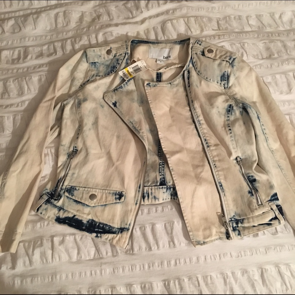 NWOT LIGHT Acid Wash Bleached Denim Jacket