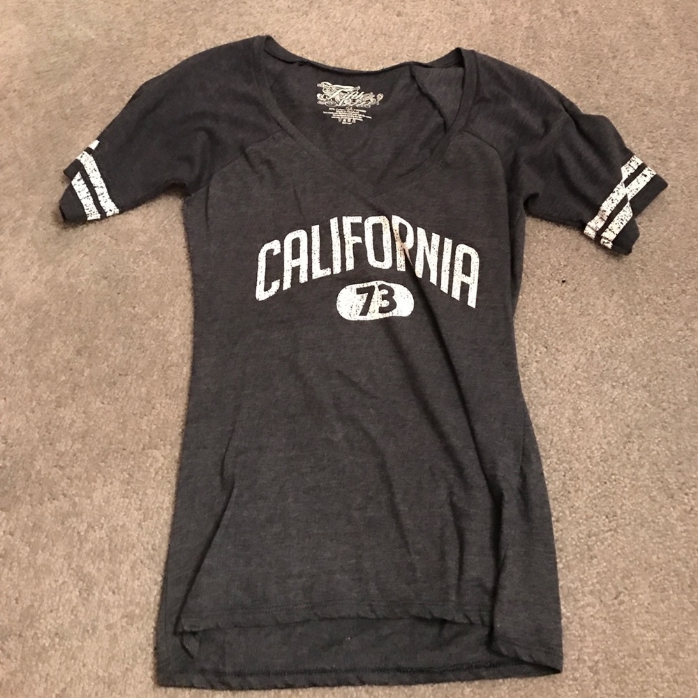 V-Neck California T-shirt