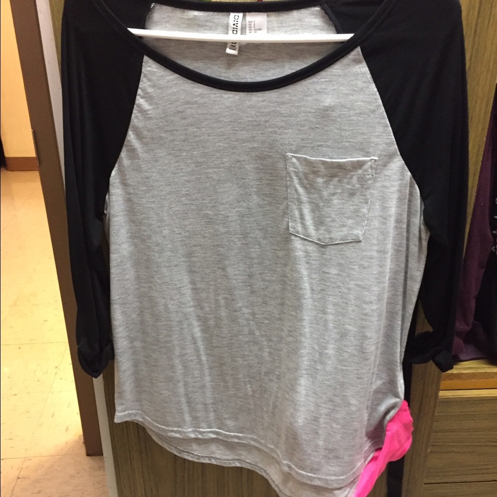 Quarter sleeve top