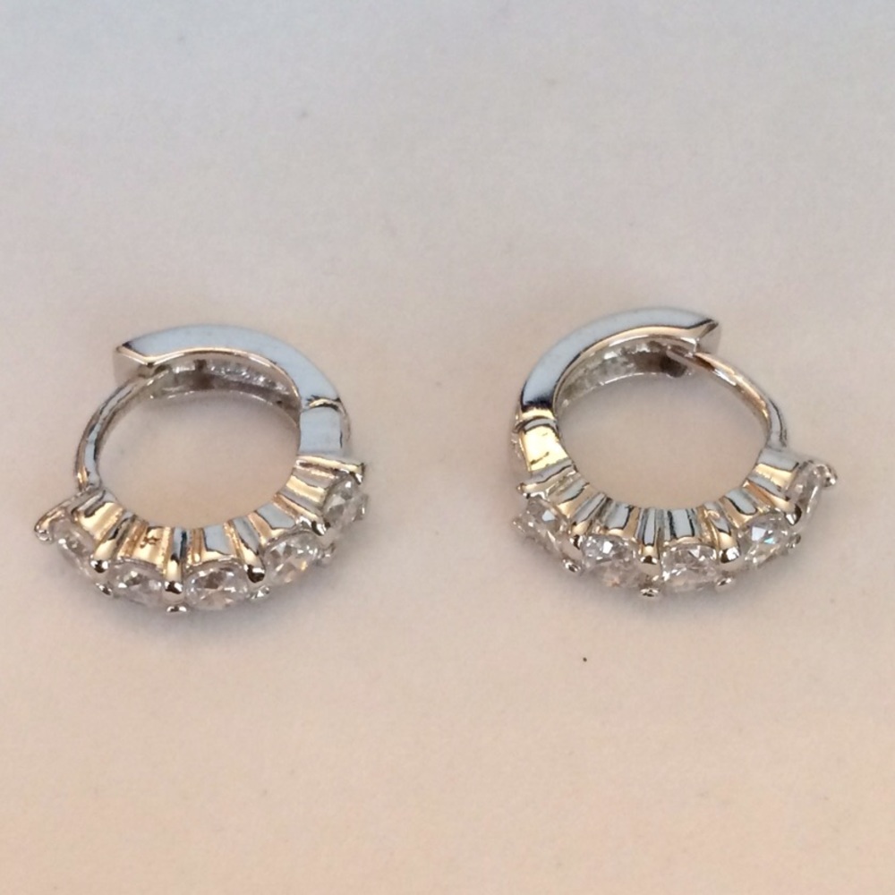 925 Sterling Silver with CZ.  Rhodium coated,