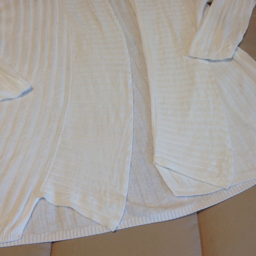 🌻Light Sweater with 3/4 Sleeves🌻 - Picture 2 of 3