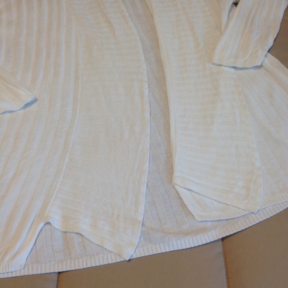 🌻Light Sweater with 3/4 Sleeves🌻 - Picture 2 of 3