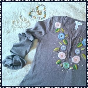 💲⬇RARE Lightweight Floral Sweater