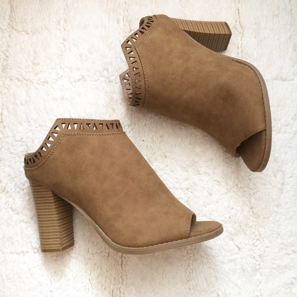 r report shoes