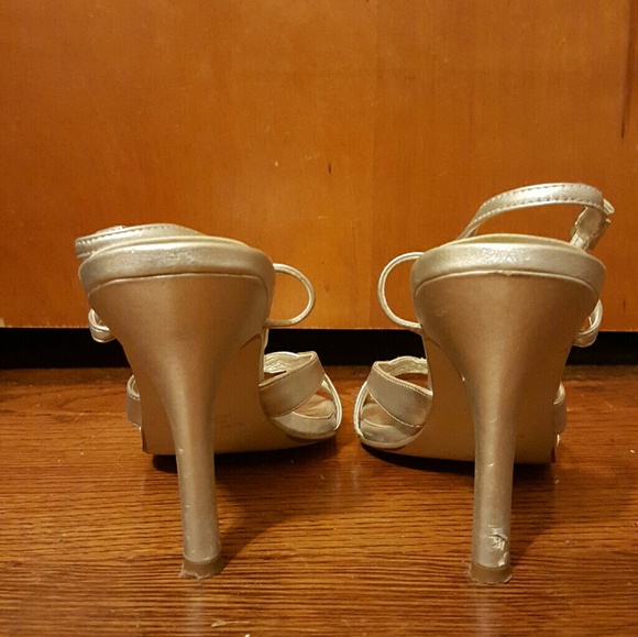 ❤️ Mossimo (Target) Silver Slingbacks ❤️ - Picture 2 of 3