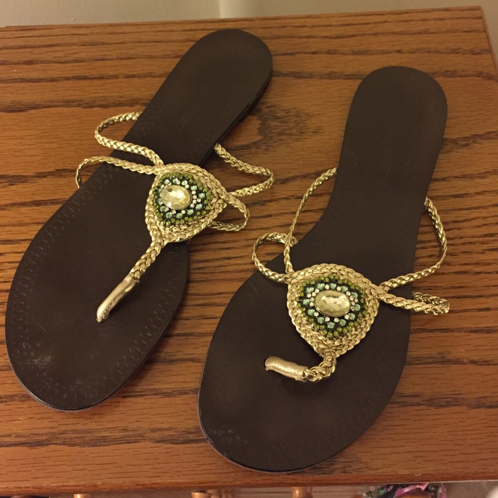Nine West Parrysho Gold & Green Gem sandal 9