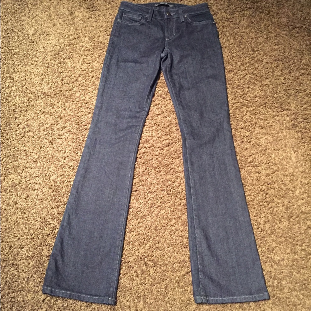 24 x 33" Joe's Straight Leg Booty Fit