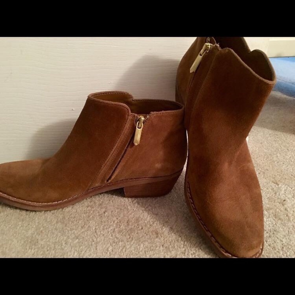 Sam Edelman camel color ankle bootied