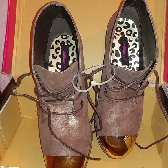 Taupe Flourish Cap-Toe Chukka Boot - Picture 4 of 5