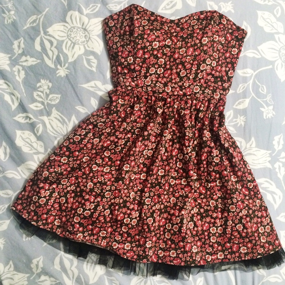 Strapless Floral Dress 🌿