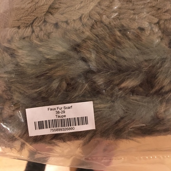 Grace and lace faux fur scarf/snood in taupe - Picture 2 of 4