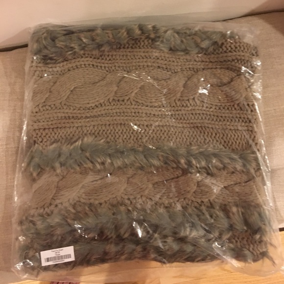 Grace and lace faux fur scarf/snood in taupe - Picture 3 of 4