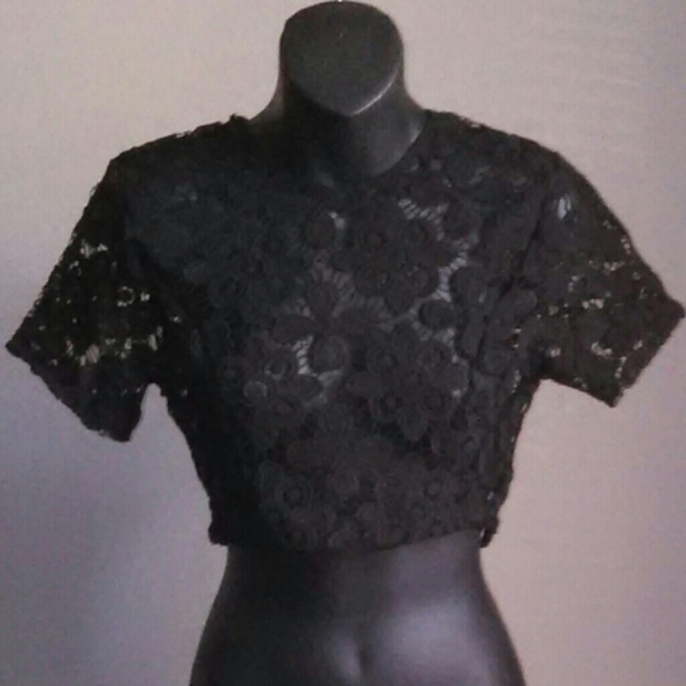 Half top knitted only available in white