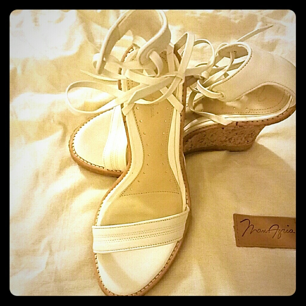 BCBG Max Azria off white Magda wedge sandal