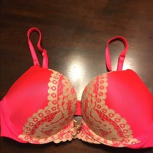 Victoria's Secret bombshell push up bra