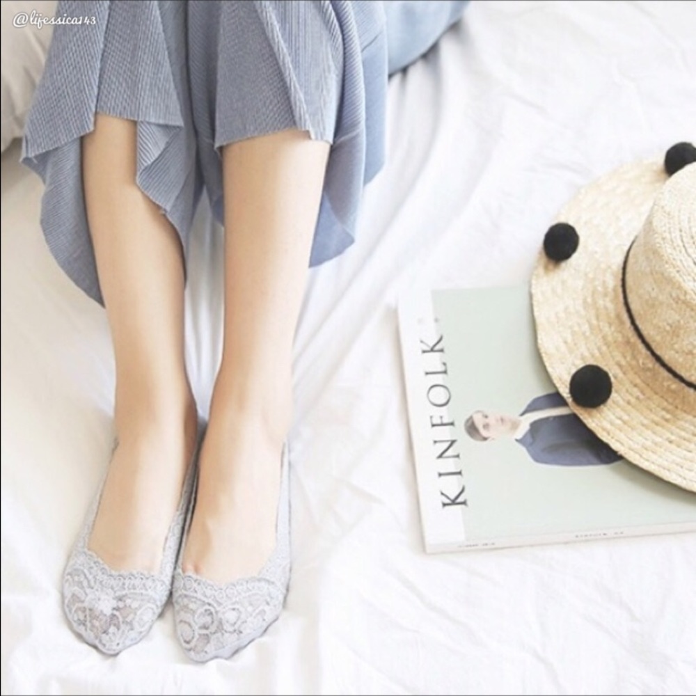 ❥//grey •anti skid no show lace socks•