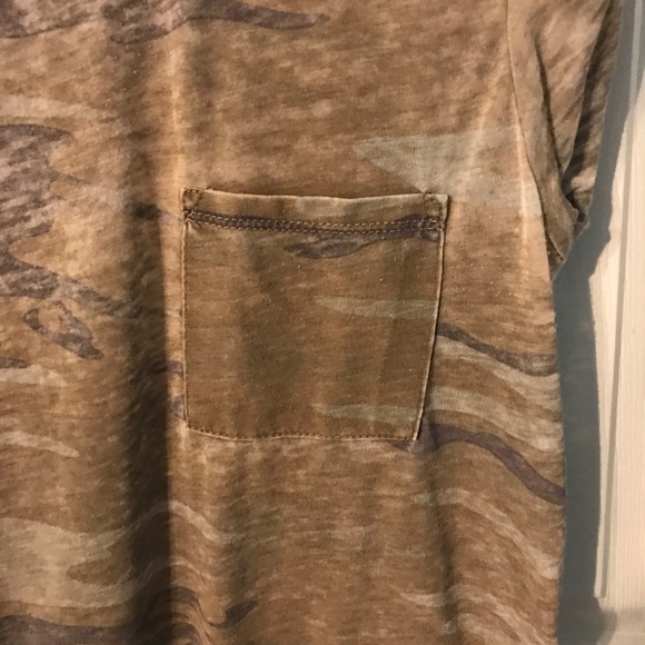 Sheer distressed camo tee - Picture 2 of 3