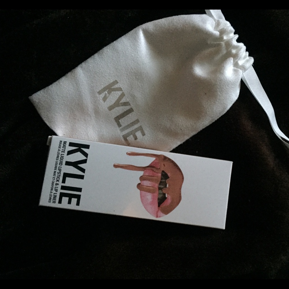 Kylie Lip Kit exposed