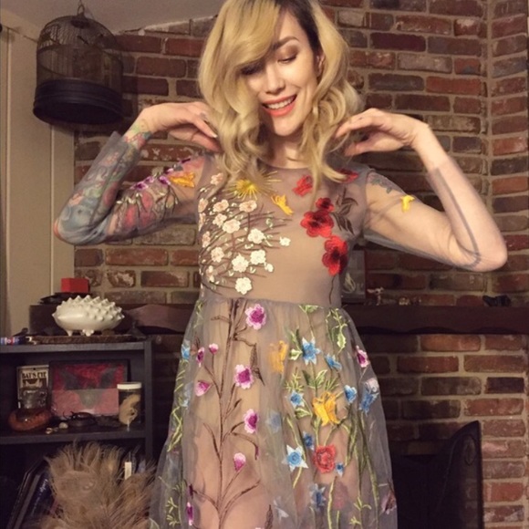 ⚡️LAST ONE⚡️embroidered maxi *damage discount* - Picture 4 of 8