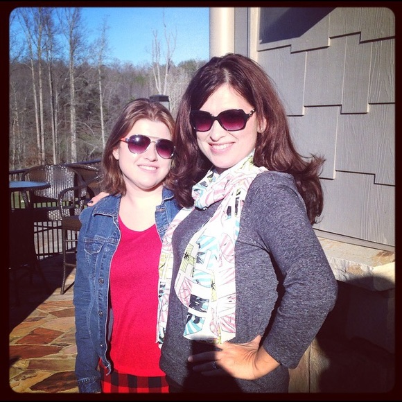 Meet your Posher, Candi - Picture 2 of 2