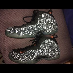 Nike FoamPosit Safari's.