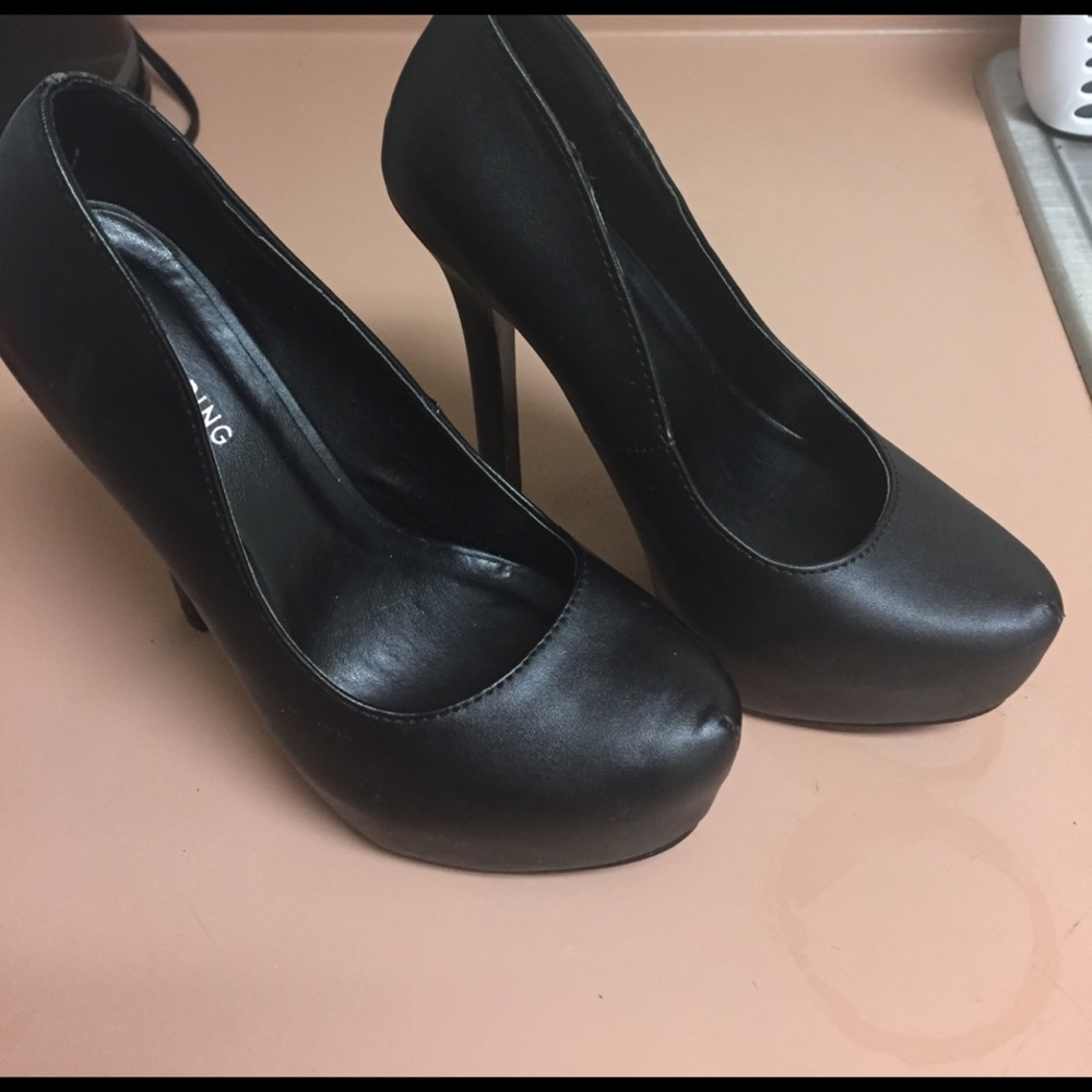 Size 6 Black heel