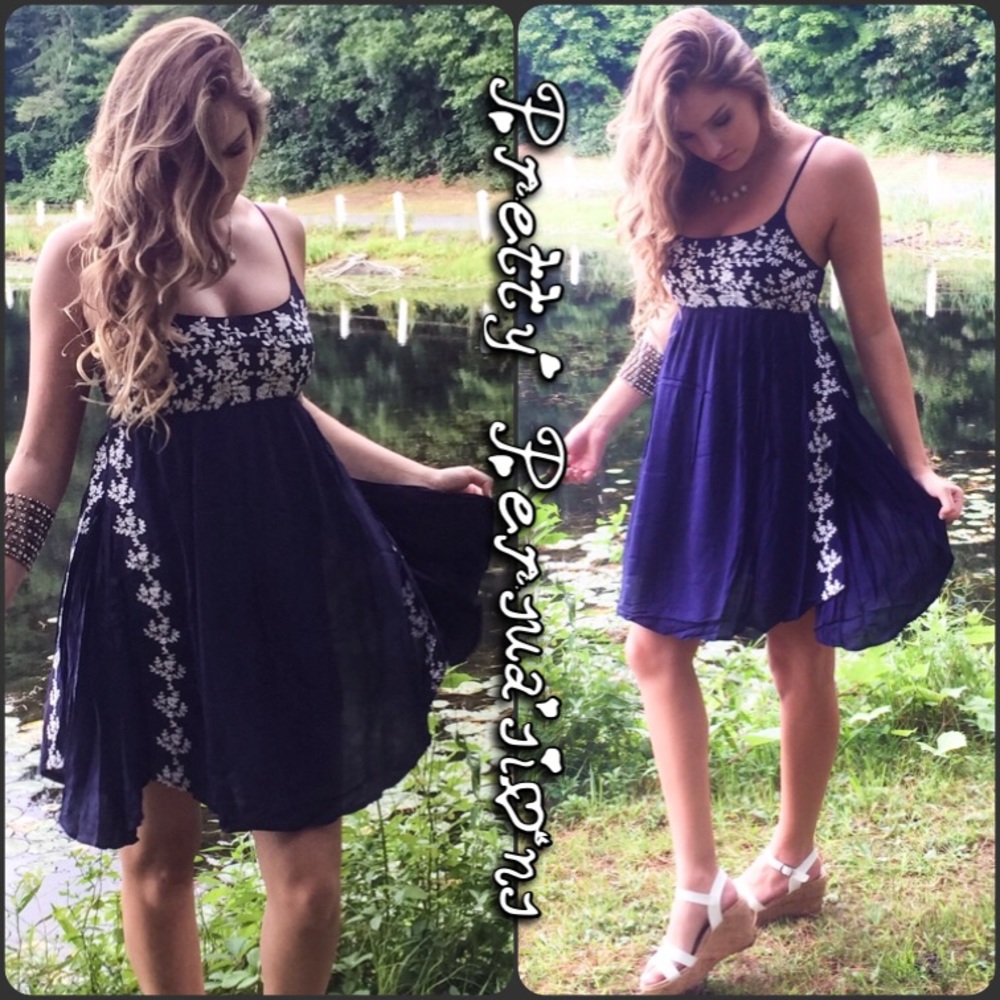 SALE NWT Navy White Floral Embroidered Slip Dress - Picture 4 of 5