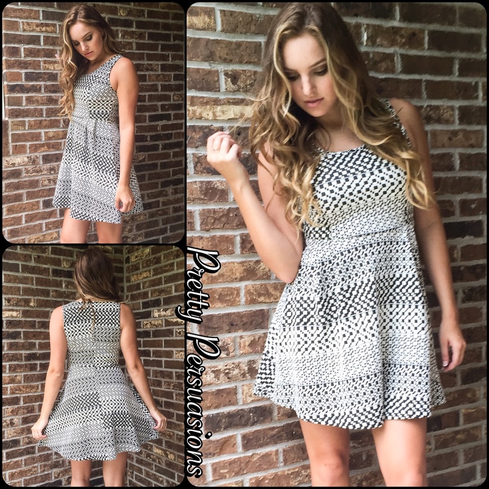 LAST ONE‼️ Black & White Print Fit & Flare Dress - Picture 2 of 3