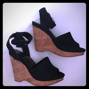 Calvin Klein Nadiya size 6 wedge