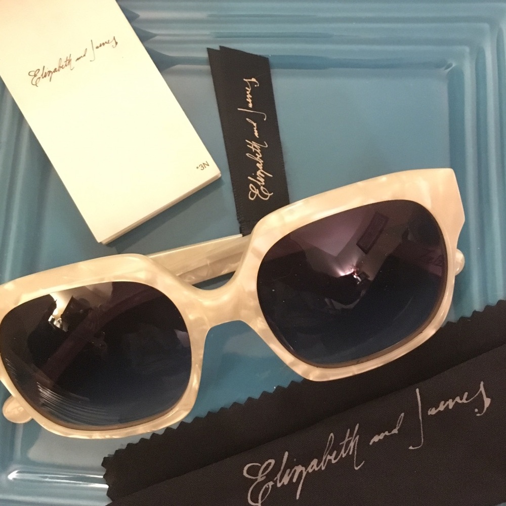 Aunthentic➖Elizabeth & James 🕶