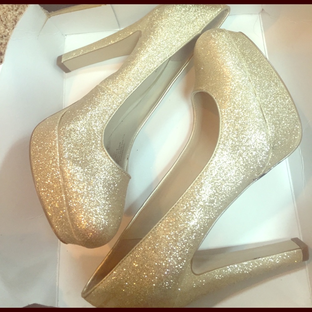 Guess Vernala platform gold glitter heel