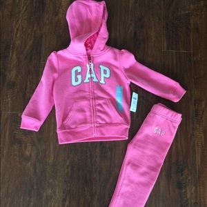 Gap tracksuit