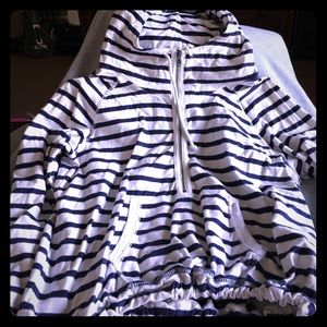 American Eagle striped XL sweatshirt.
