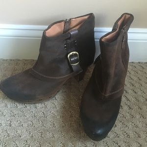 Earthies Short Leather Bootie