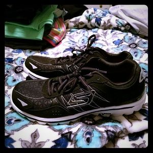 Sketchers sneakers