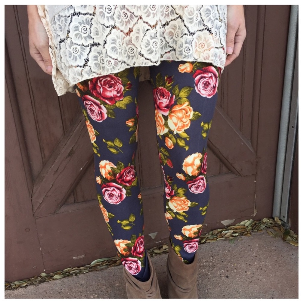 🆕Beautiful Print Leggings OSFM Gray Background