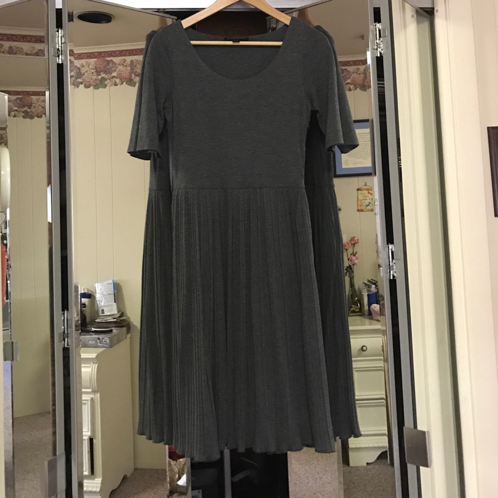 Grey below the knee pleated dress