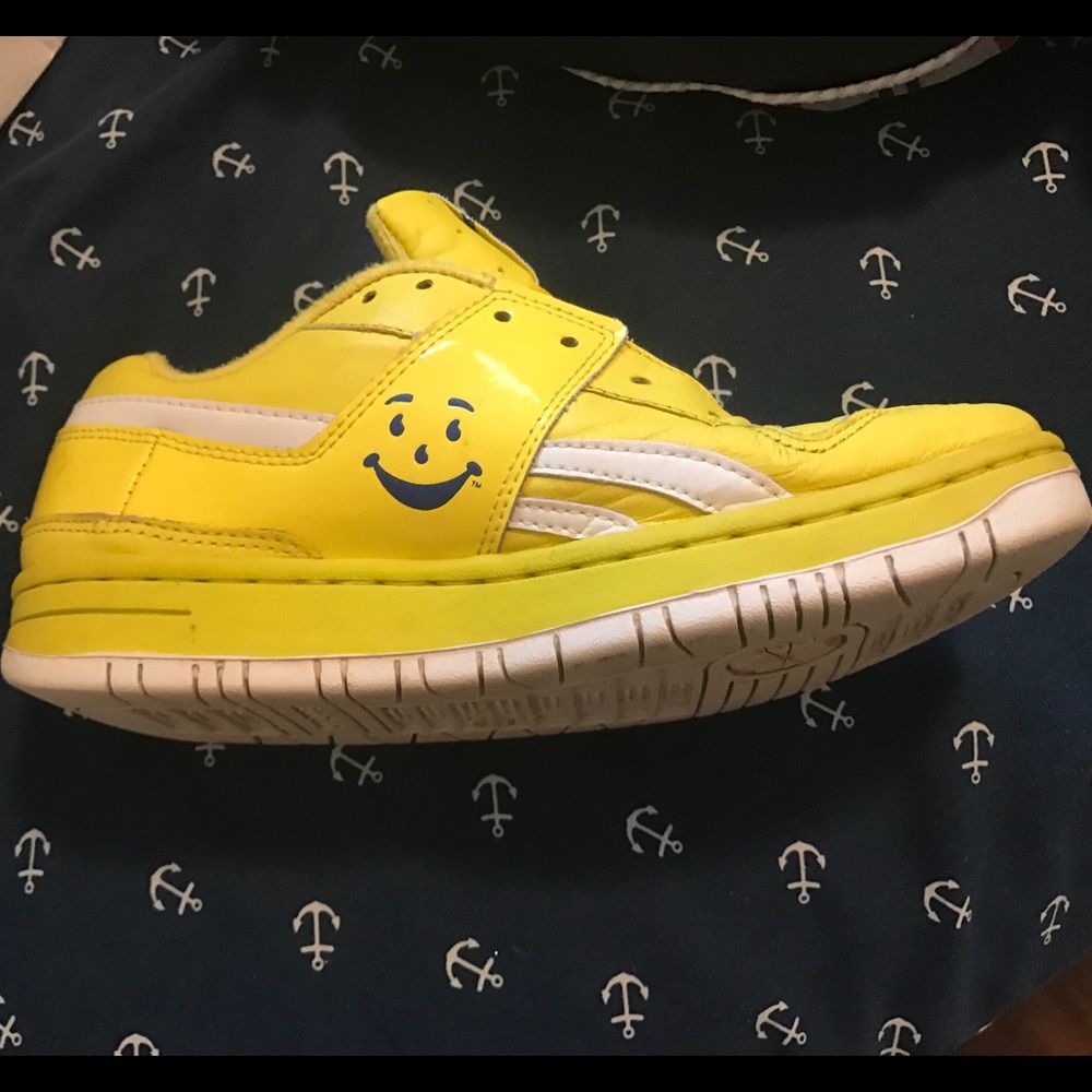 Kids yellow reebok classics