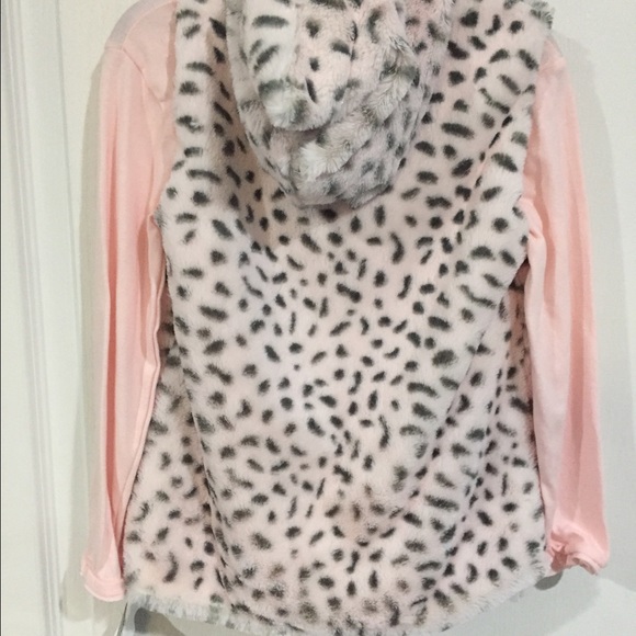 Girls 4 & Up Hooded Fur Vest Set Size 5 - Picture 2 of 2