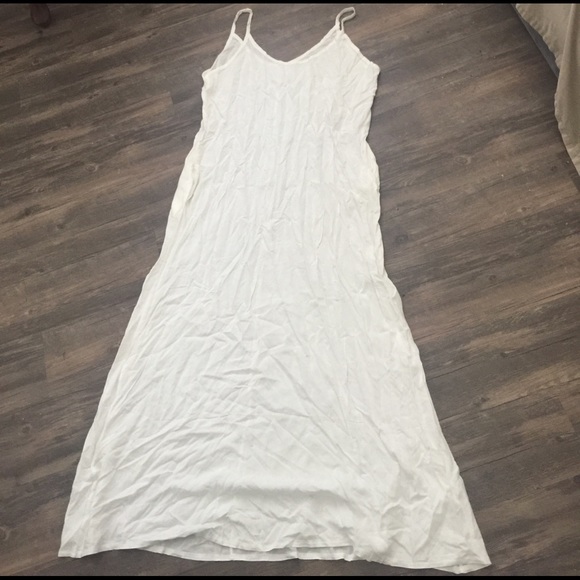 NEW BEIGE FLOWY MAXI DRESS!!🔥✔️ - Picture 2 of 4